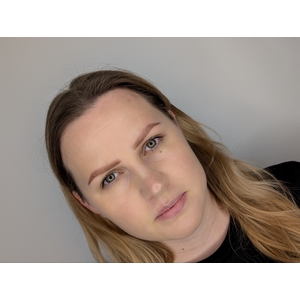 Brwi permanentne dla blondynki